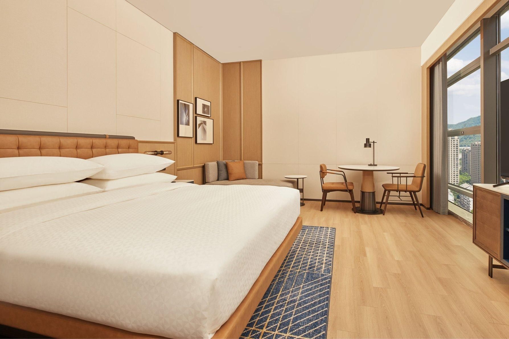 Deluxe King, Guest room, 1 King, City view