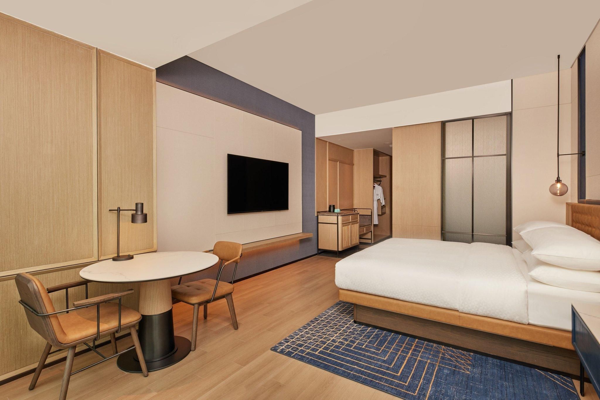 Superior King, Guest room, 1 King, City view