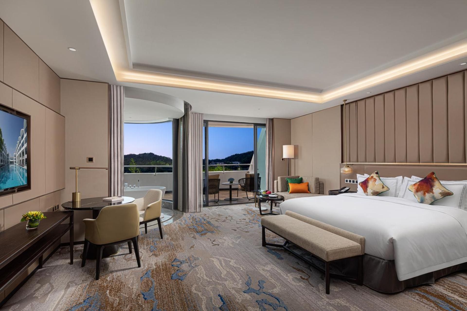 Deluxe Queen Room
