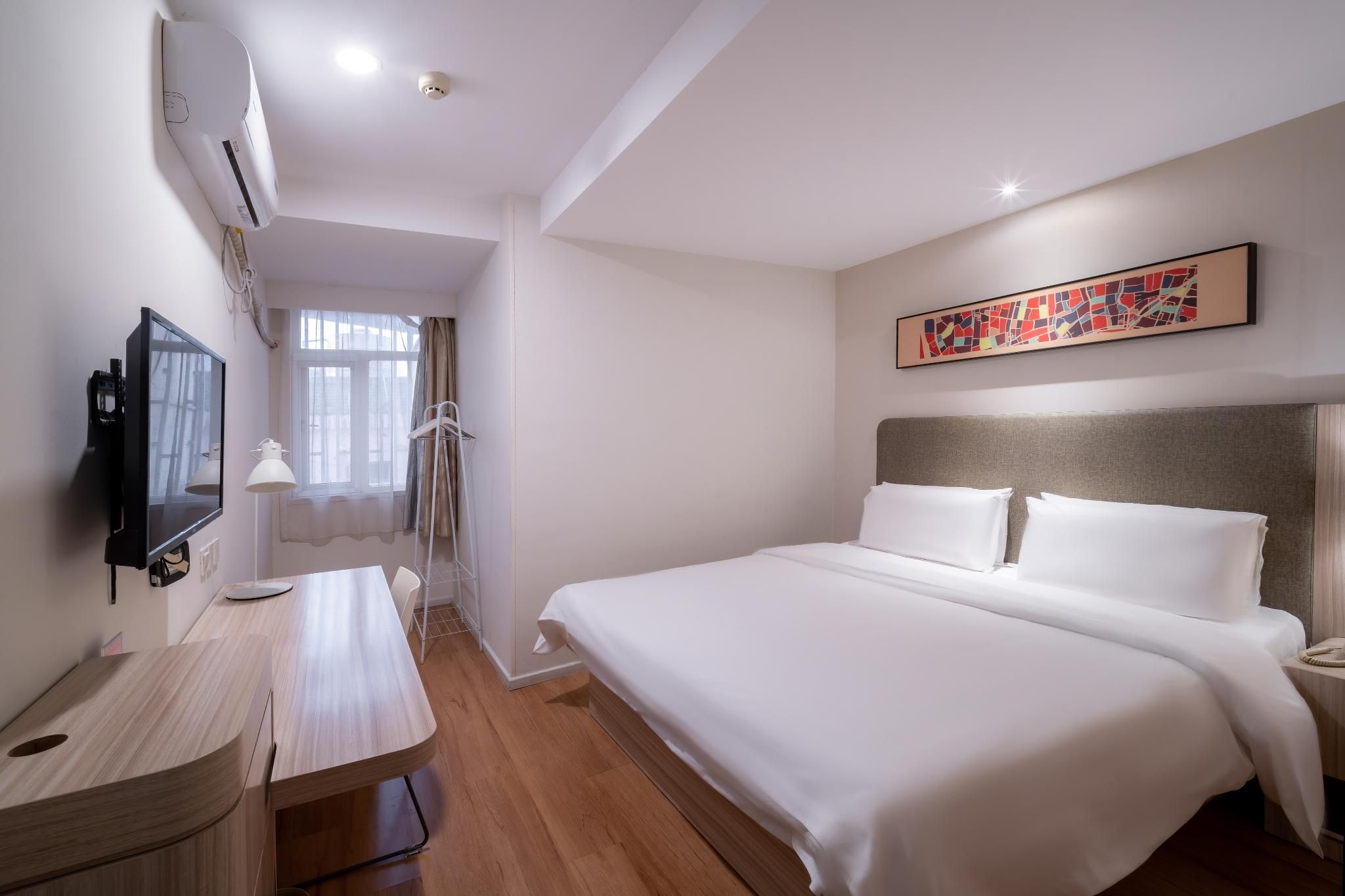 Hotel Queen Room