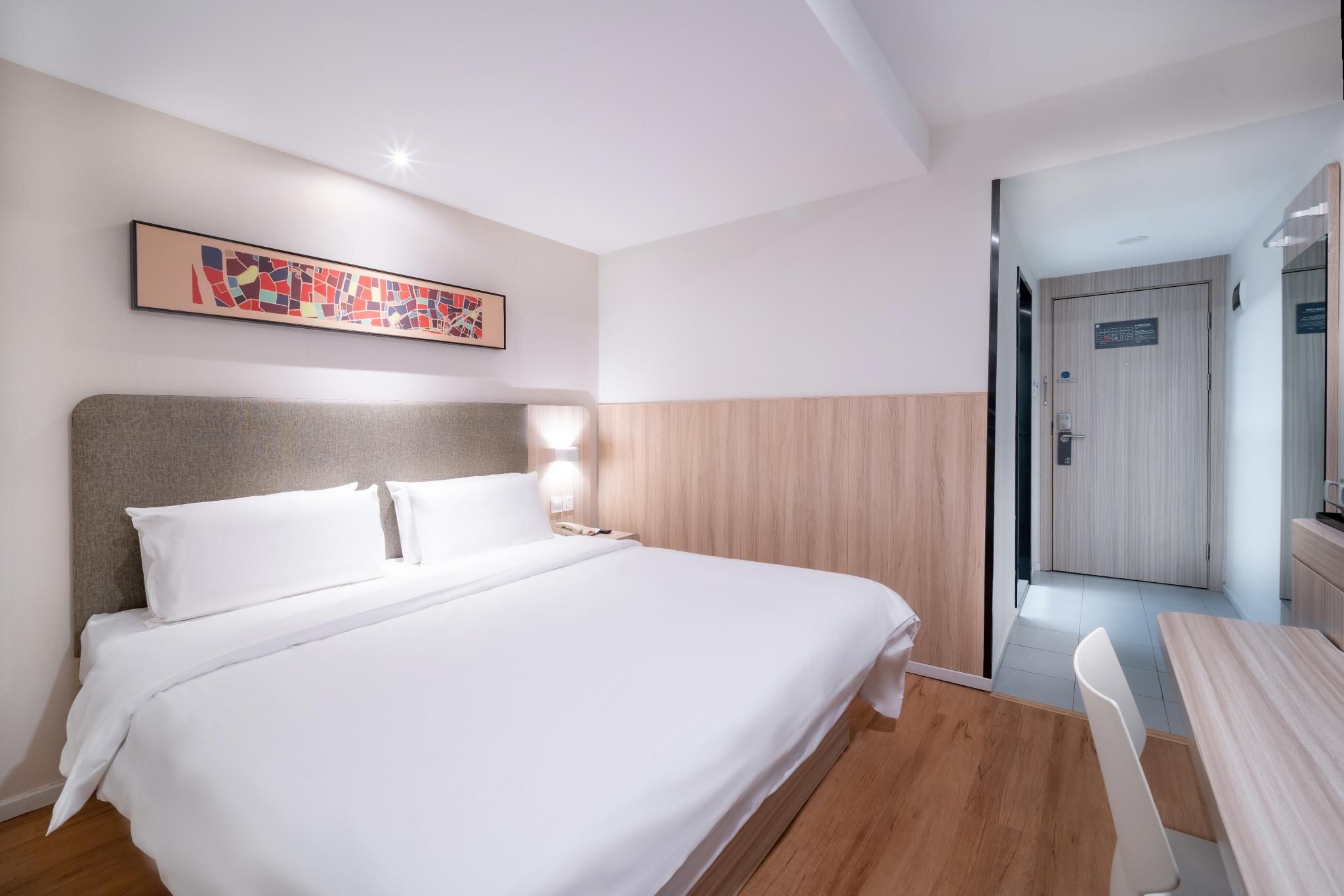 Hotel Queen Room