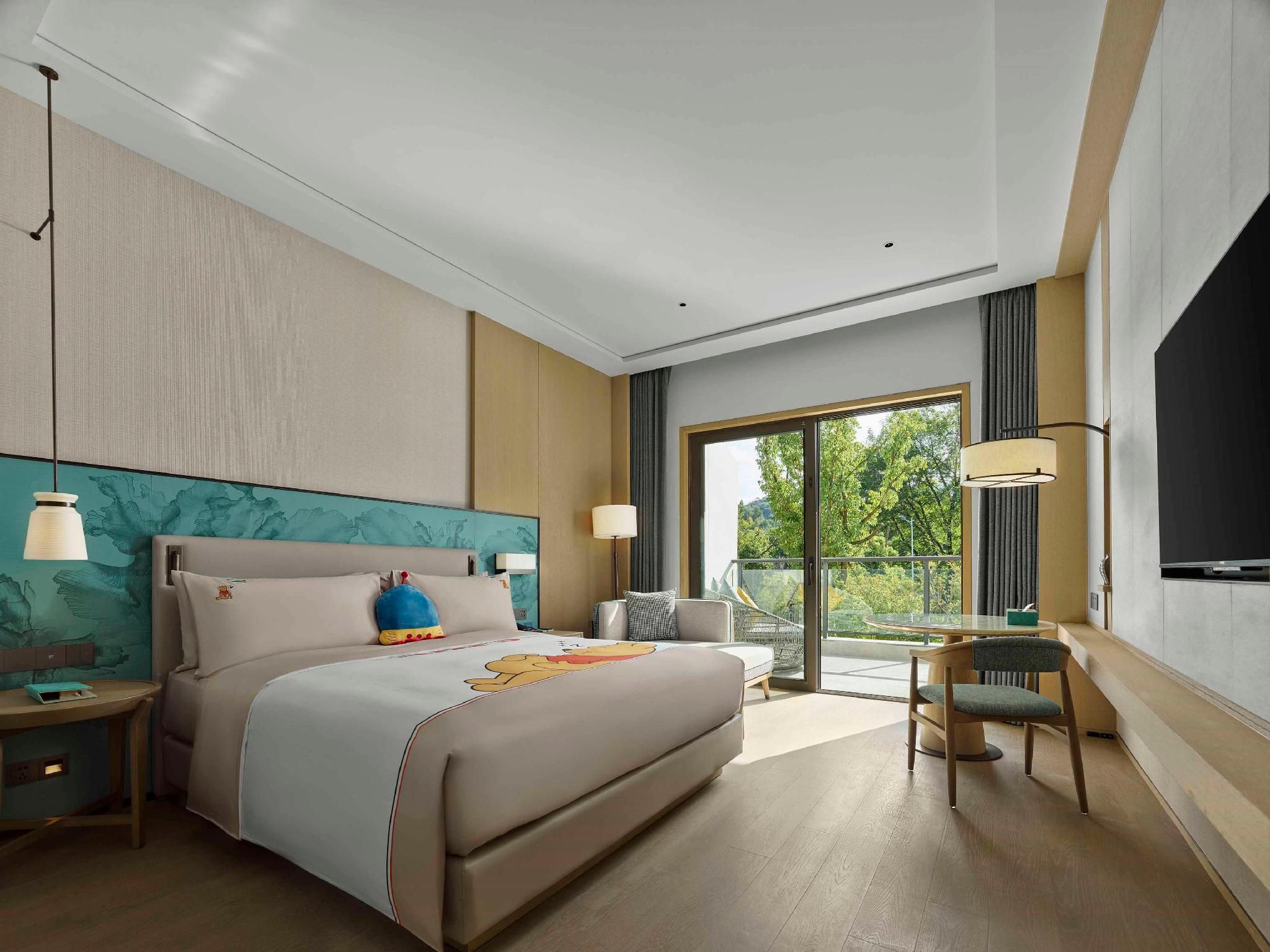 King Deluxe Family Room