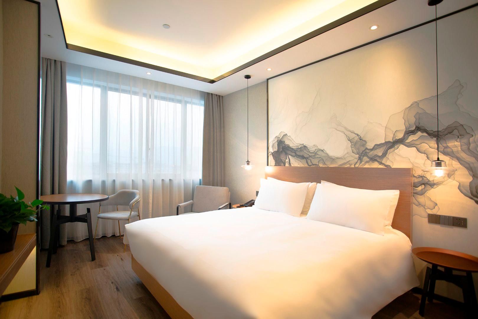 Huazhu - Deluxe Bed Room