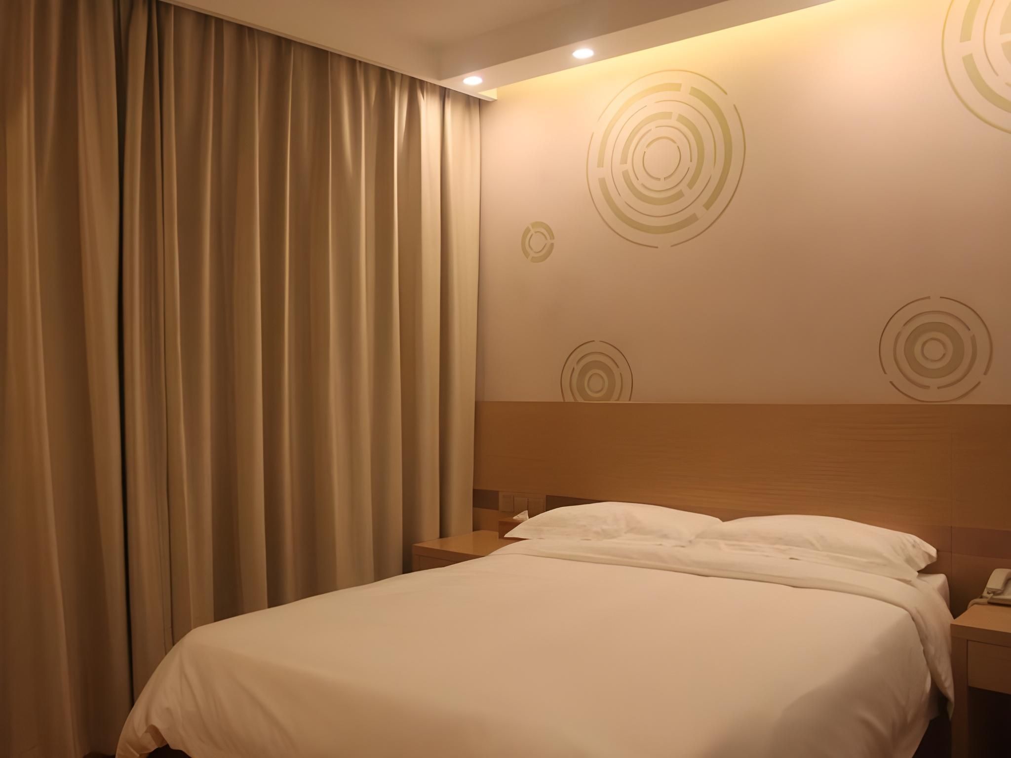 GTI - 1 Bed Guest Room, 1.5M Bed