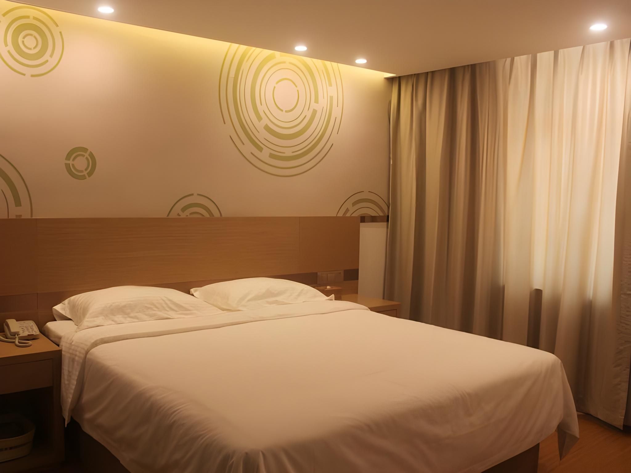 GTR - Guest Room with One 1.8M Bed