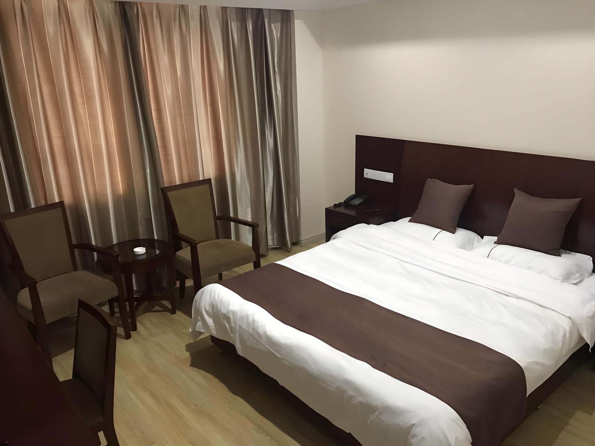 Queen Room with View