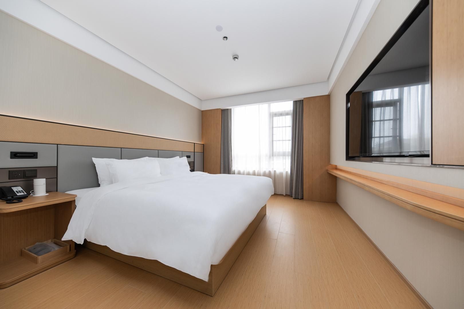 Huazhu - Superior T Bed Room
