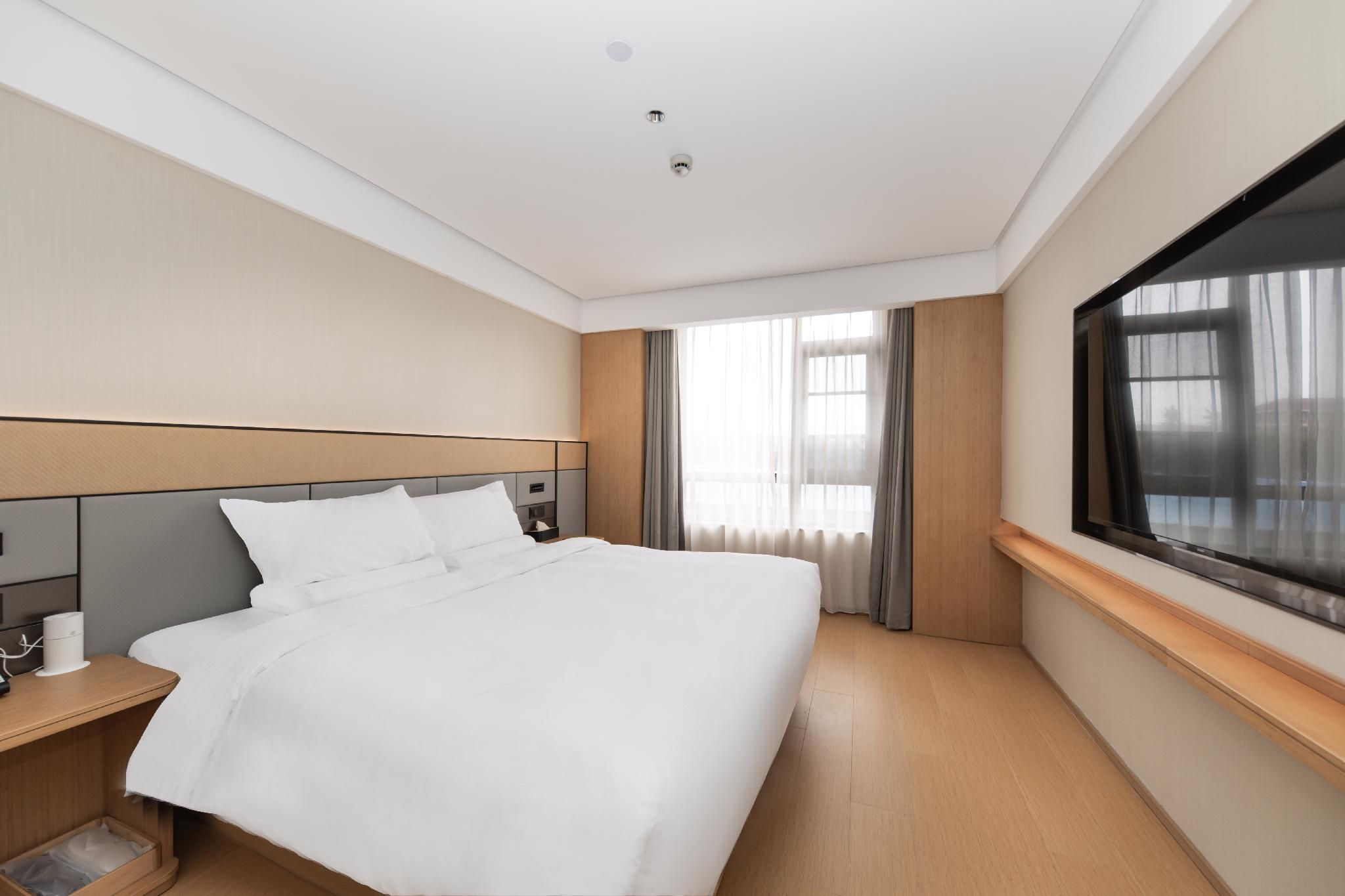 Business Queen Bed Room