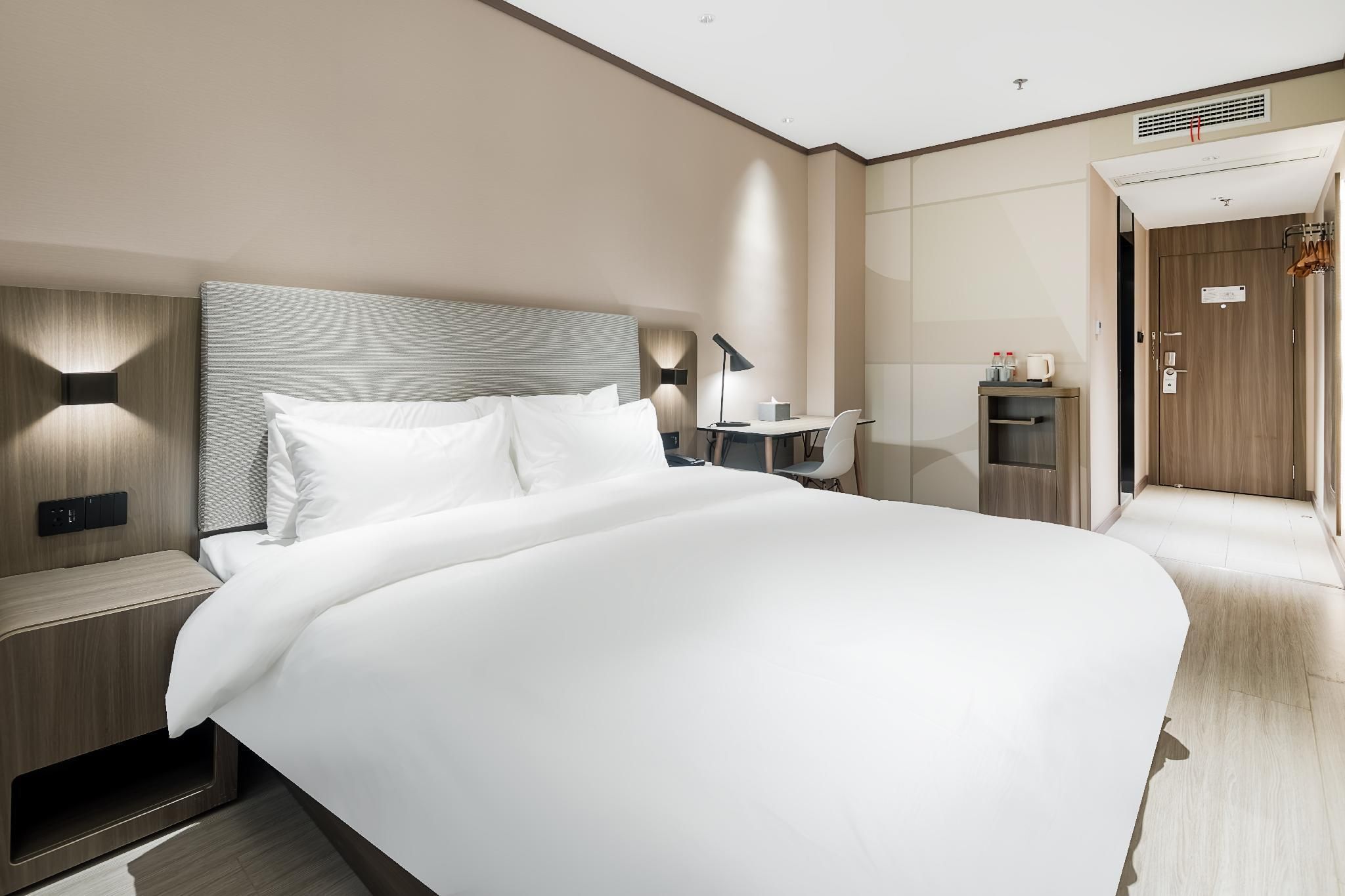 Huazhu - Superior BedRoom