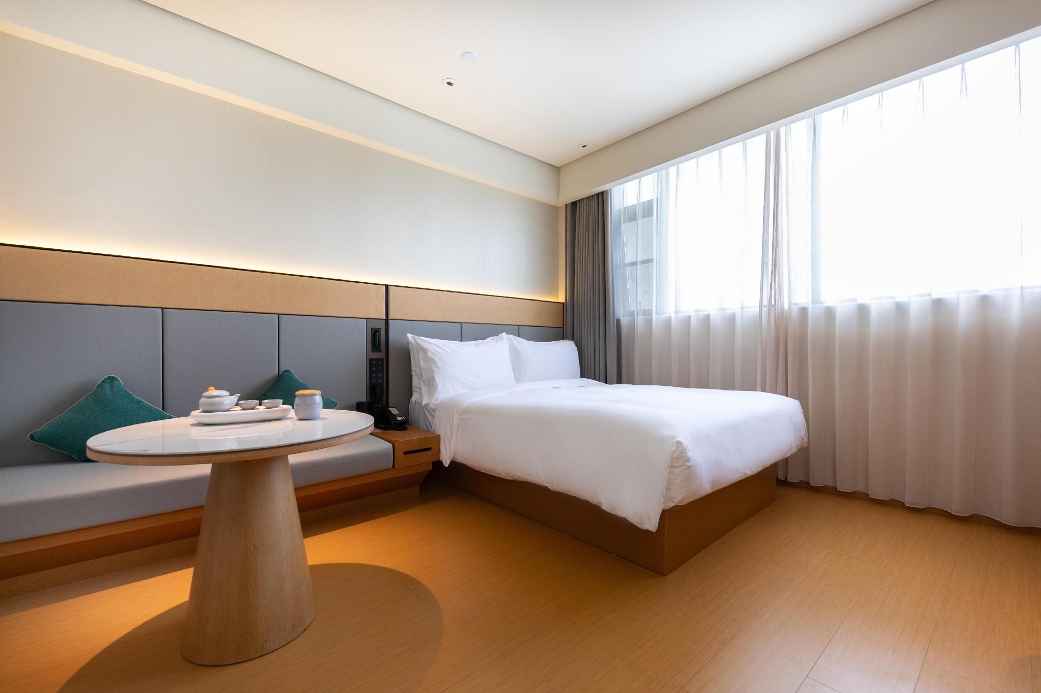 Huazhu - Room With Bed