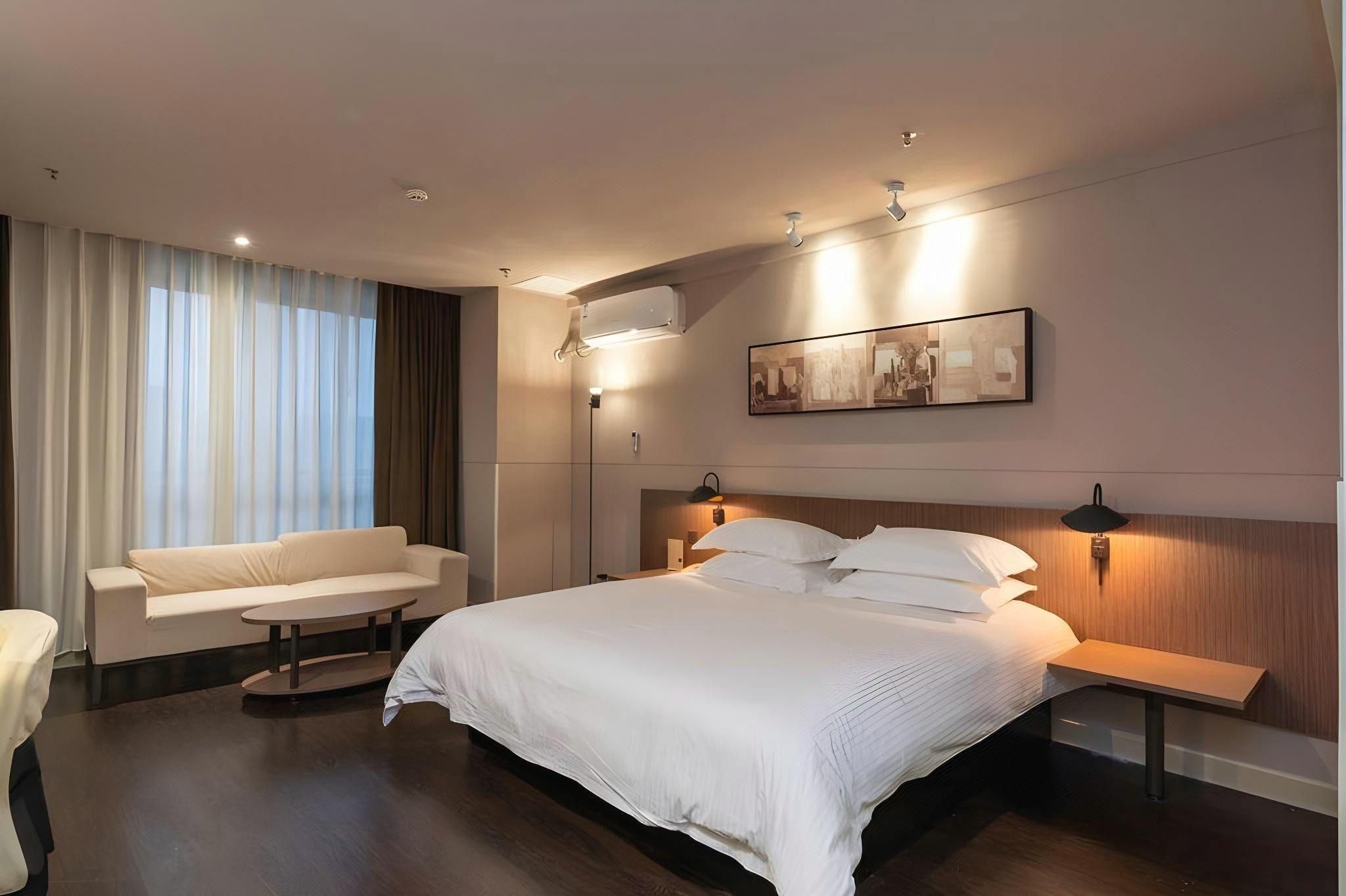Business Standard Room A
