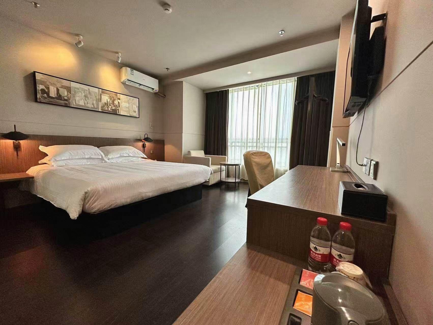 Business Standard Room B