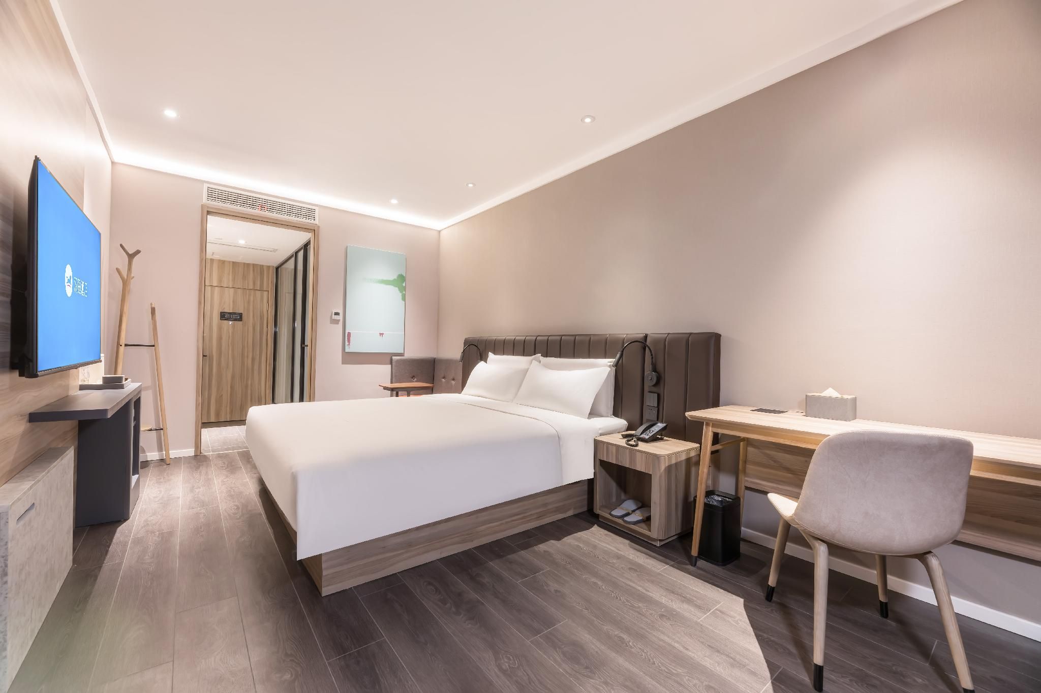 Queen Superior Room