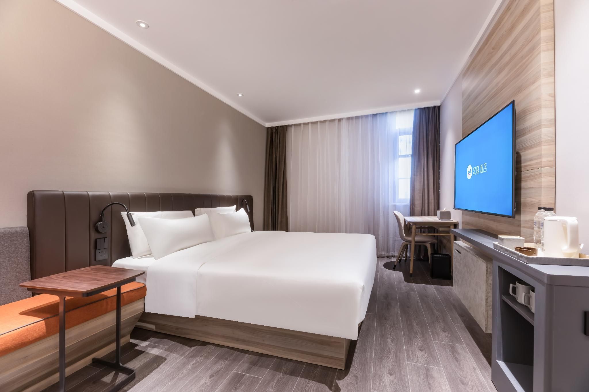 Queen Superior Room