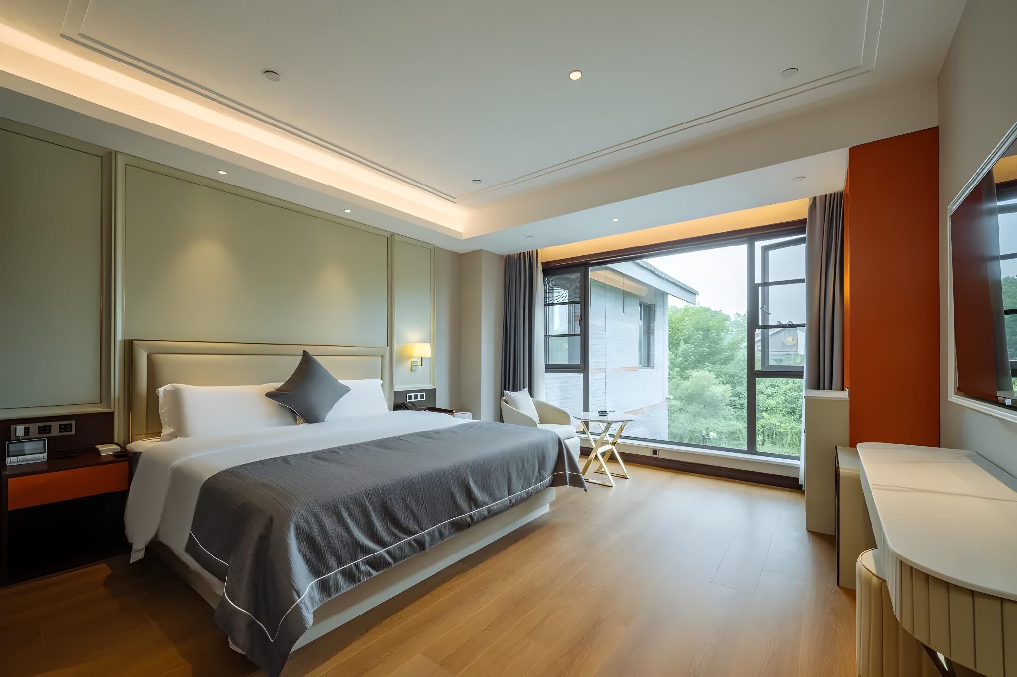 Queen Room with View