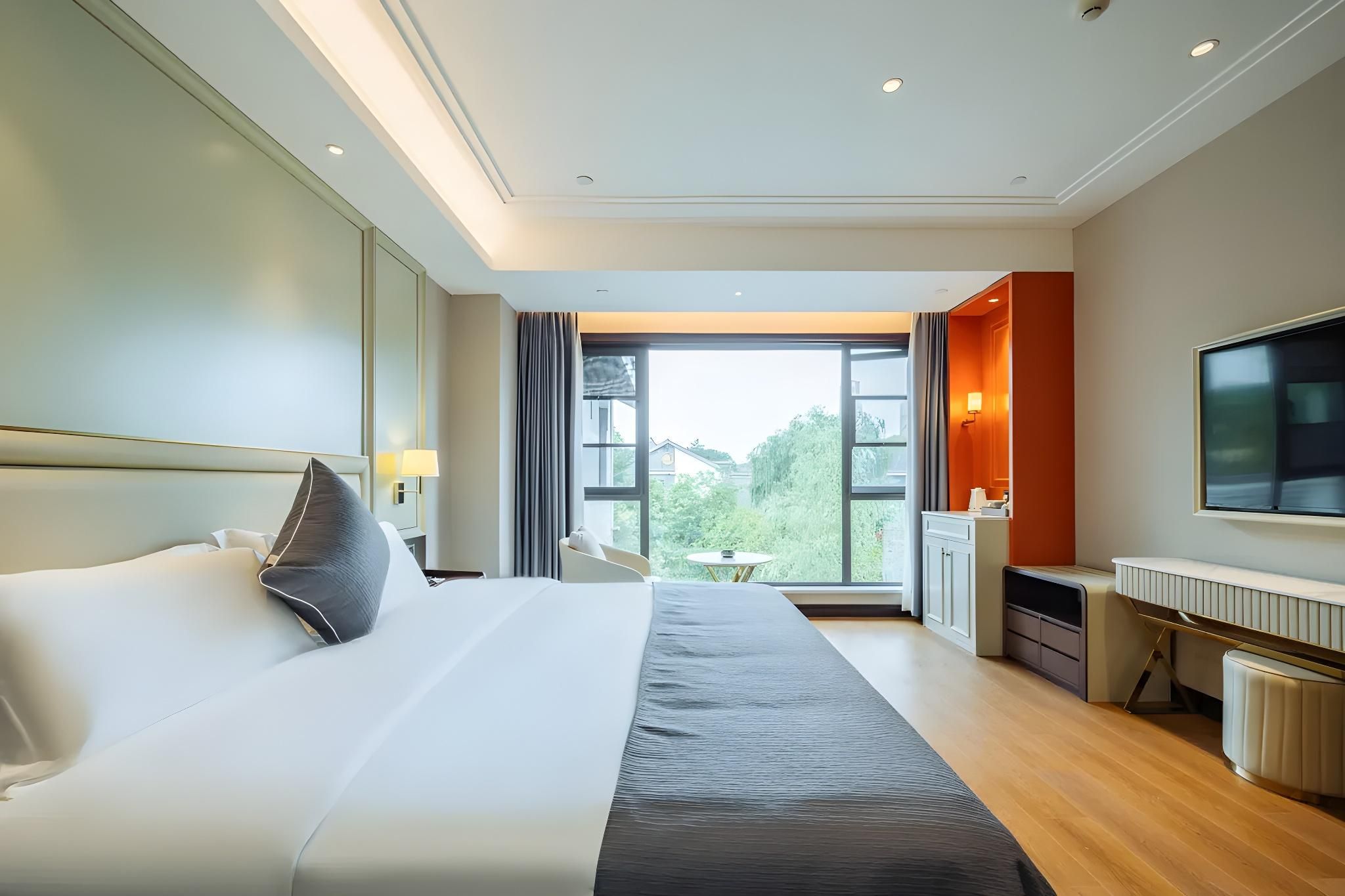 Queen Room with View