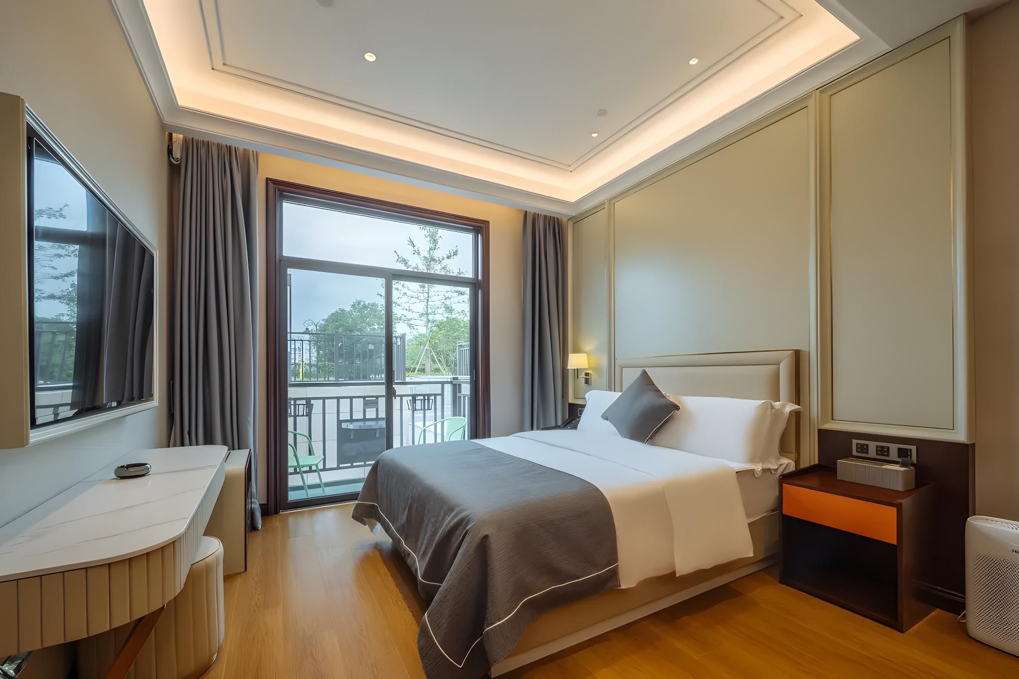 Garden View King Room with Terrace