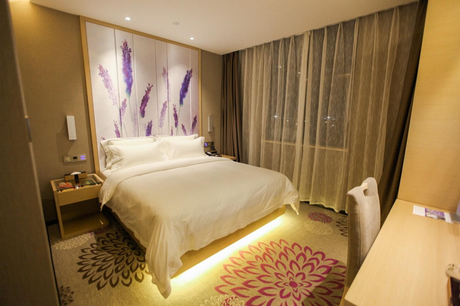 Business Queen Room