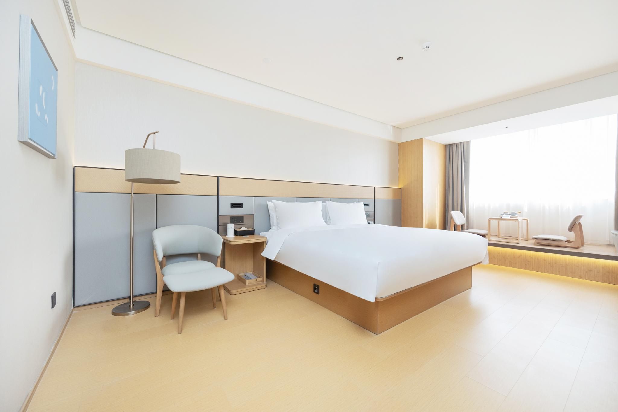 Huazhu - Deluxe Bed Room