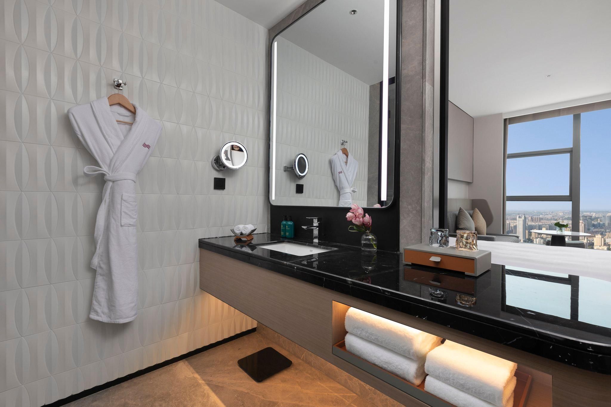 Crowne Plaza Taizhou City Center By IHG 1 King Premium Lounge Access 3