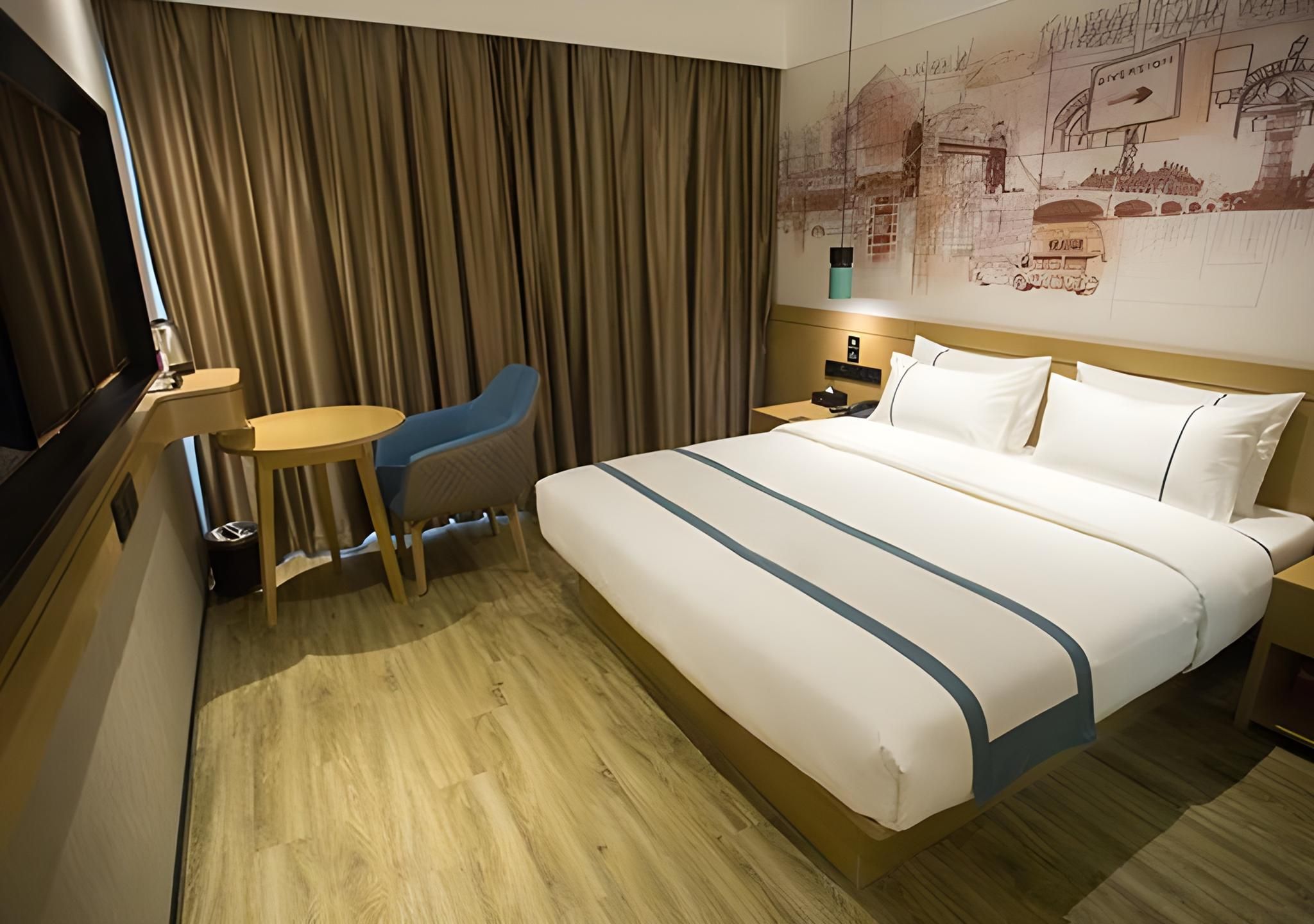 Business Queen Room