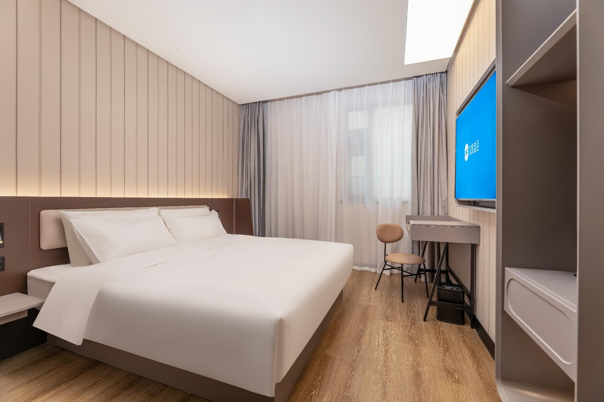 Huazhu - Room With Bed