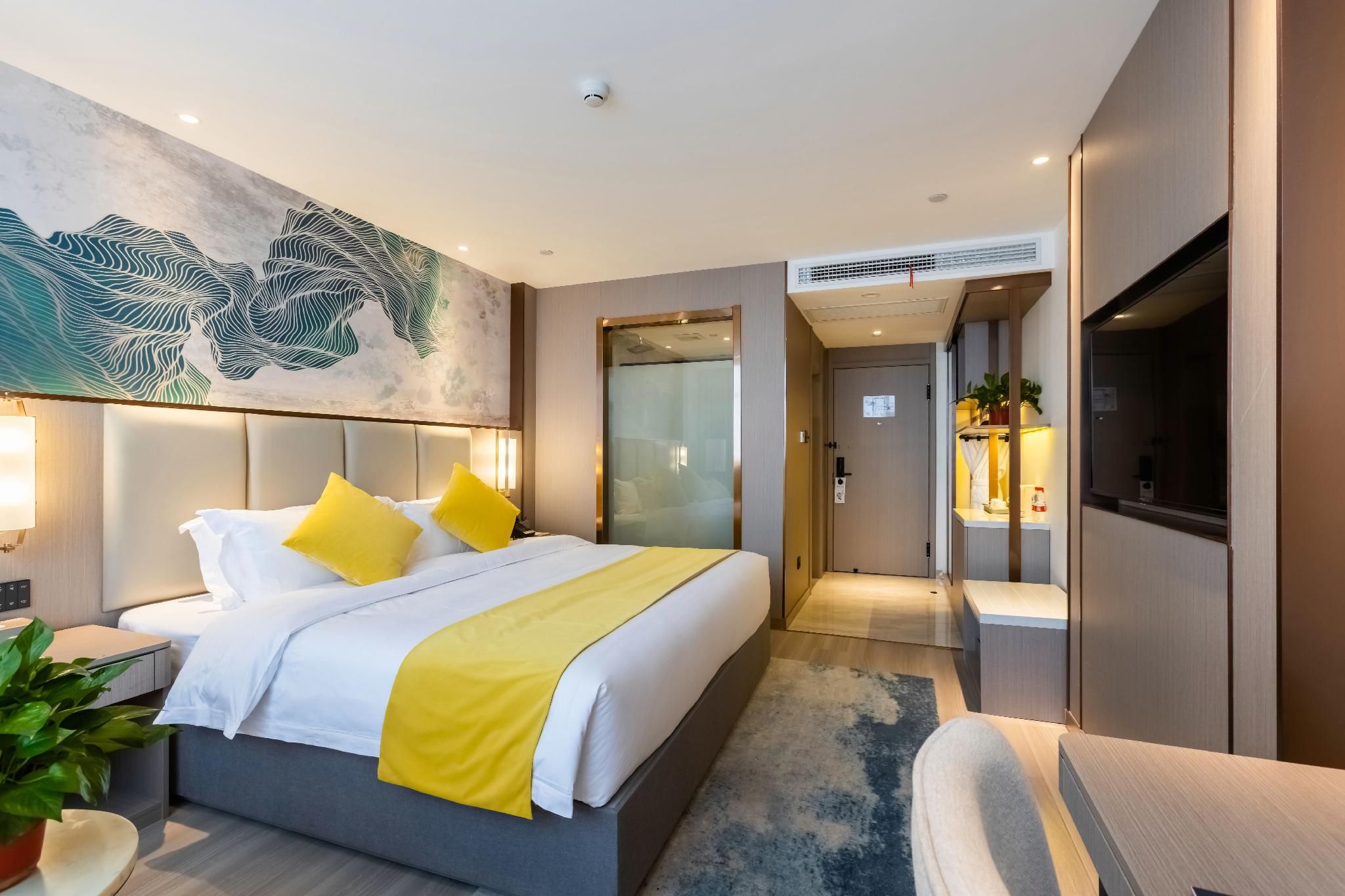 Queen Deluxe Room