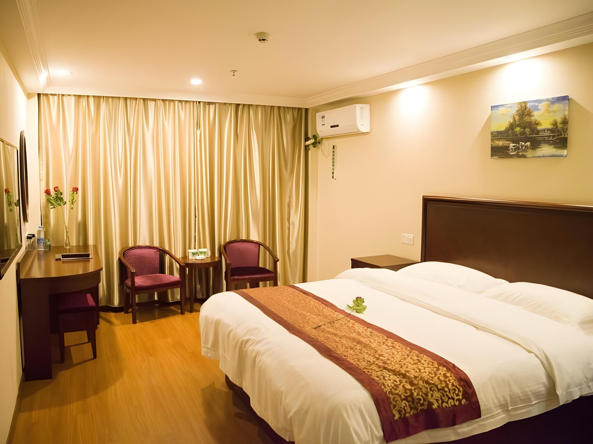 Business Queen Room