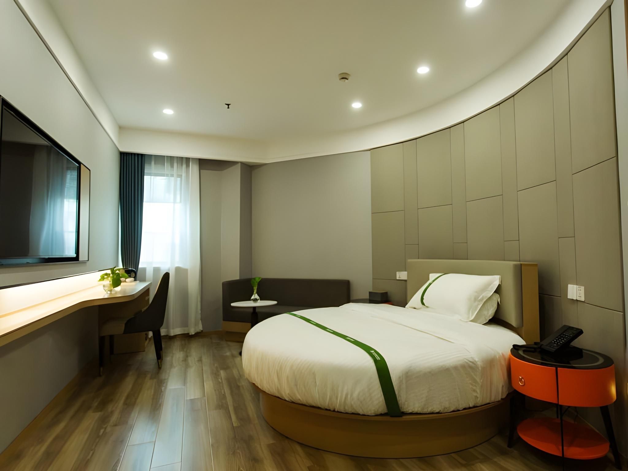 GTI - Deluxe 1 Round Bed Room