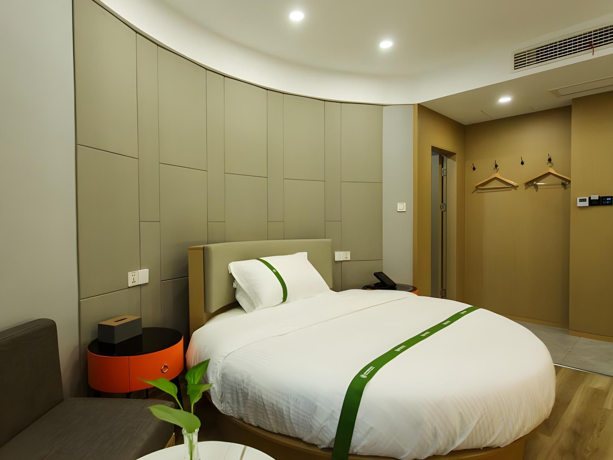 GTI - Deluxe 1 Round Bed Room