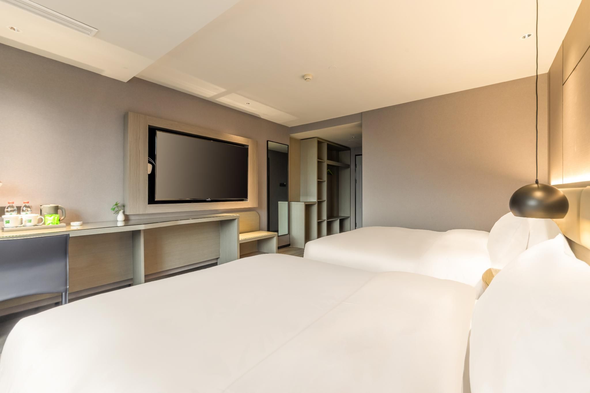 Huazhu - Superior Twin