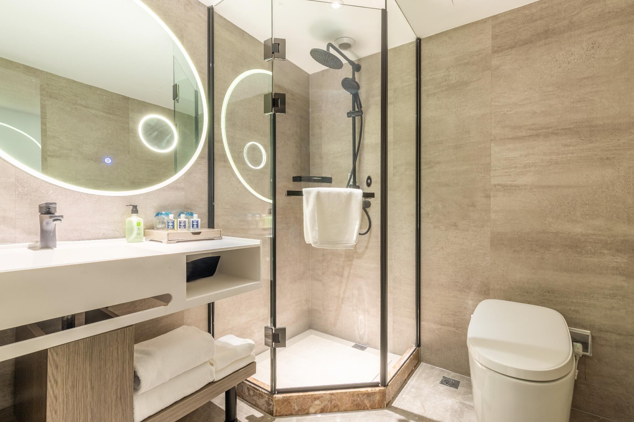 Huazhu - Superior Twin