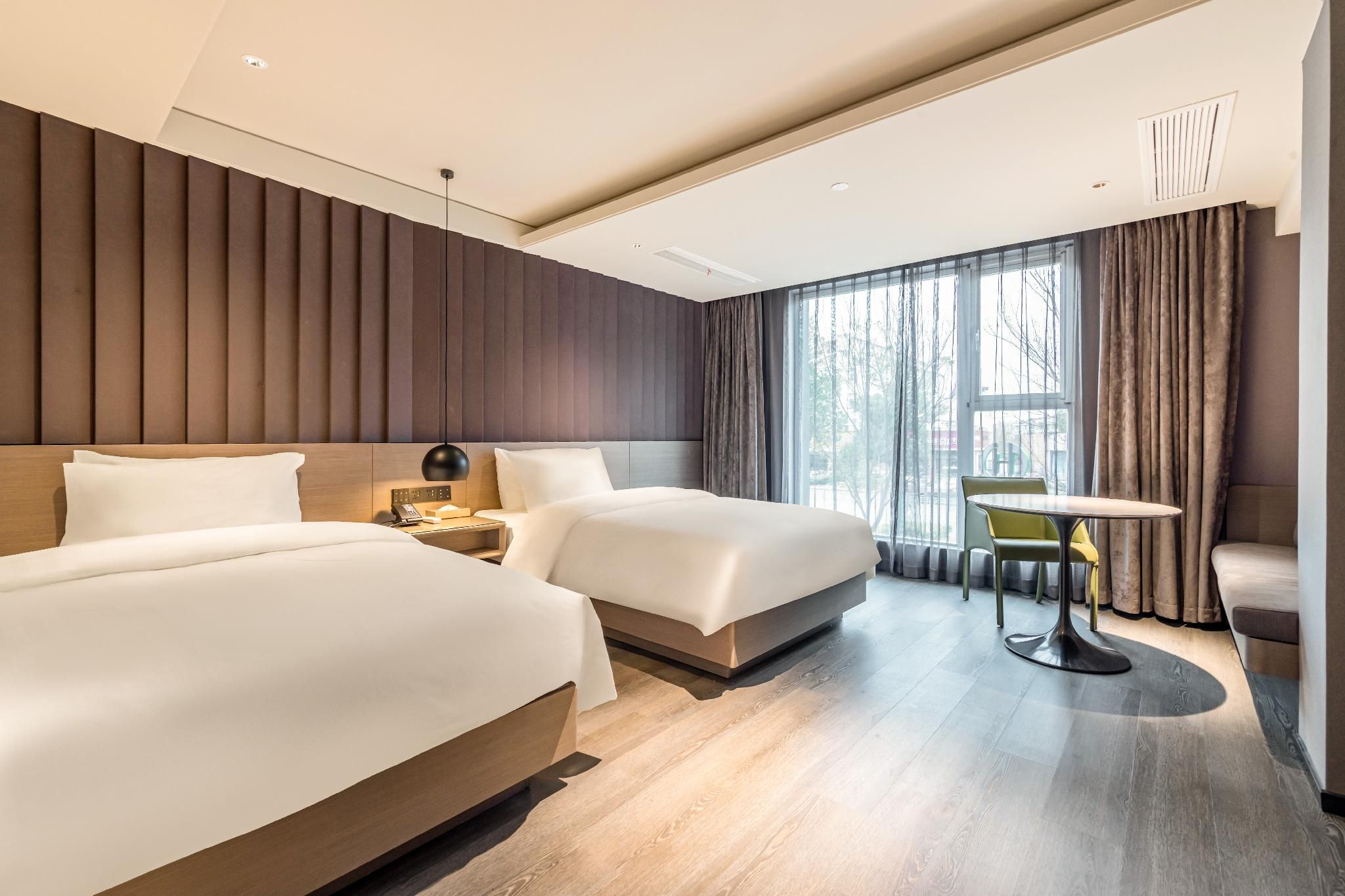 Huazhu - Deluxe Twin Room