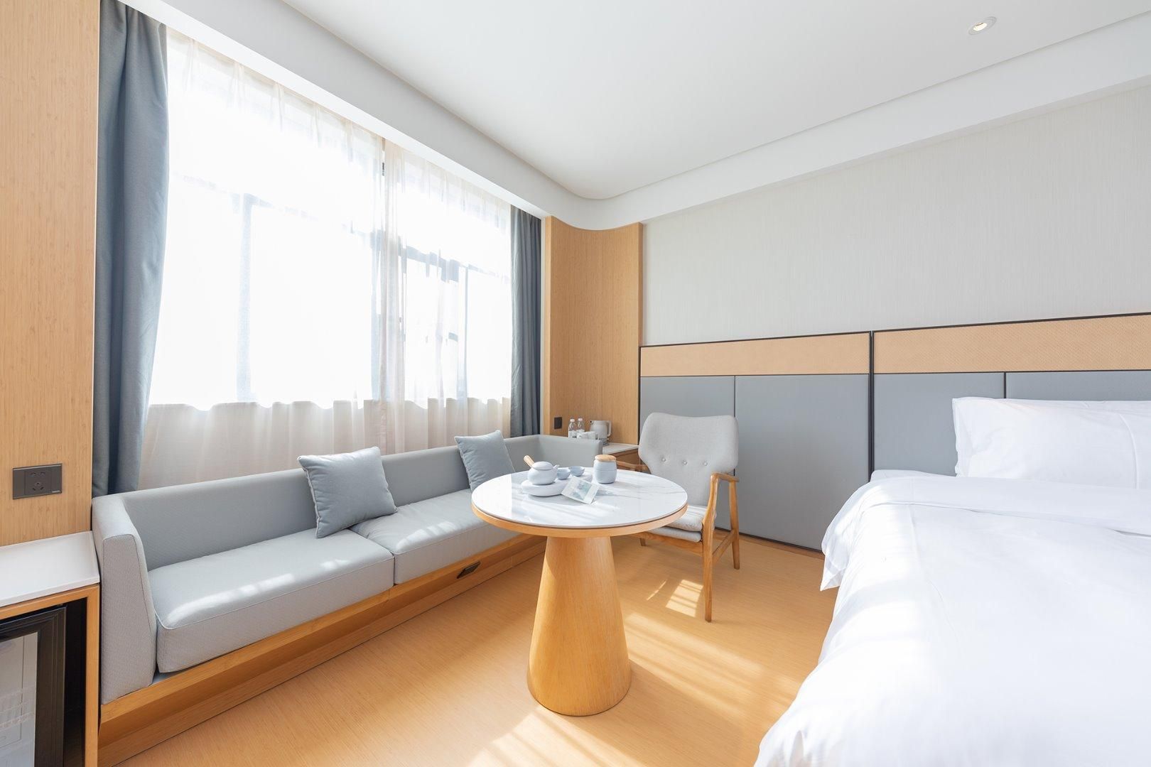 Huazhu - Superior Twin