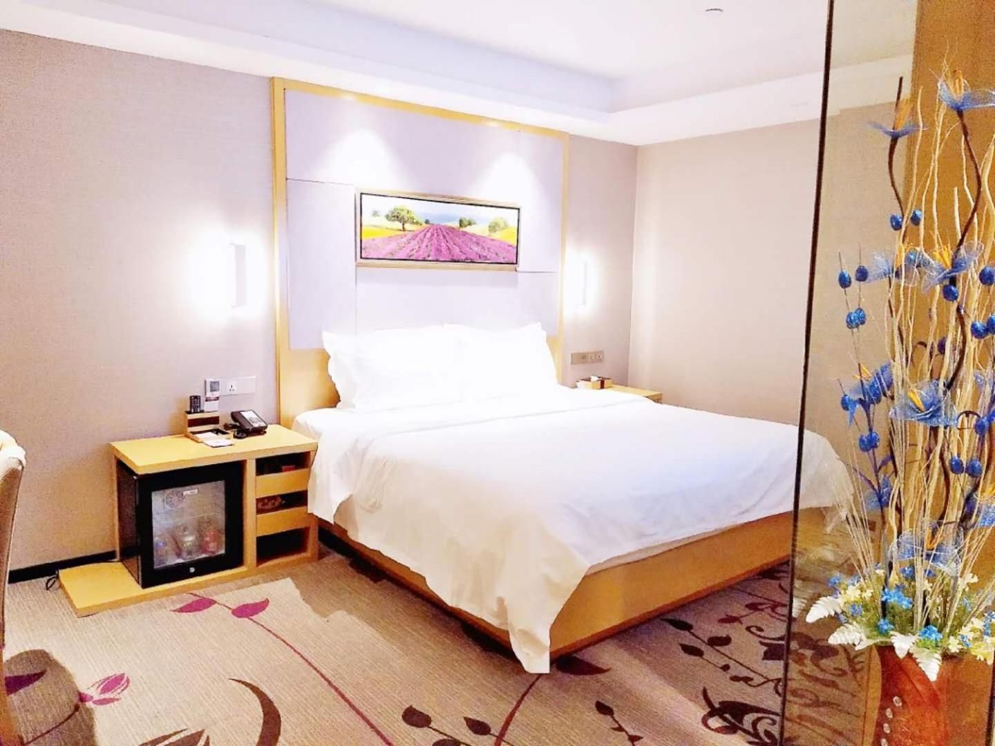 Standard Queen Room