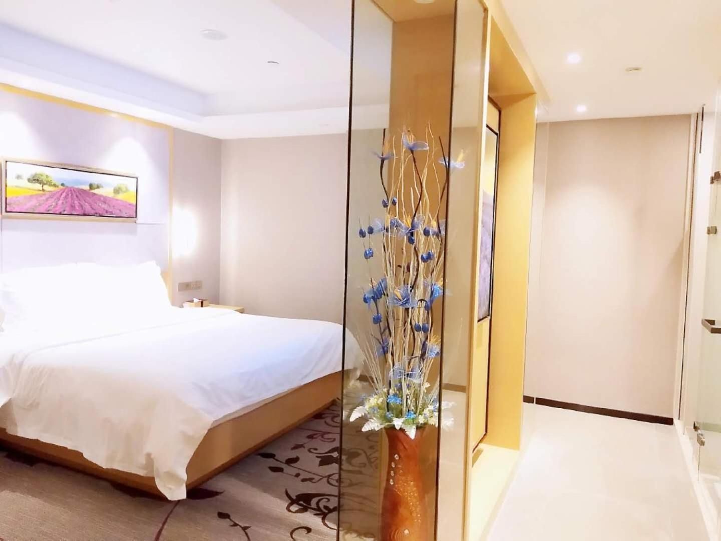Standard Queen Room