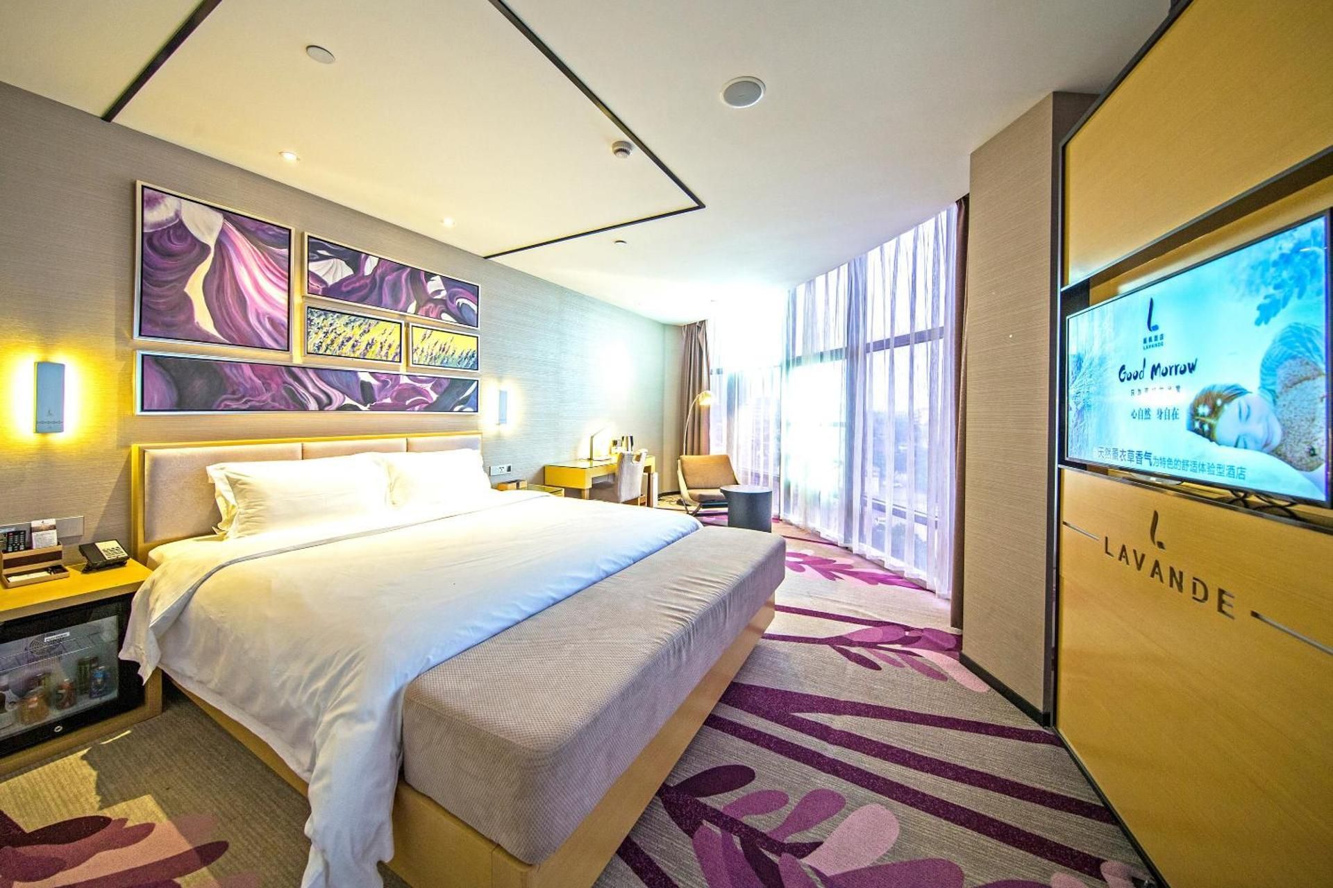 Business Queen Room