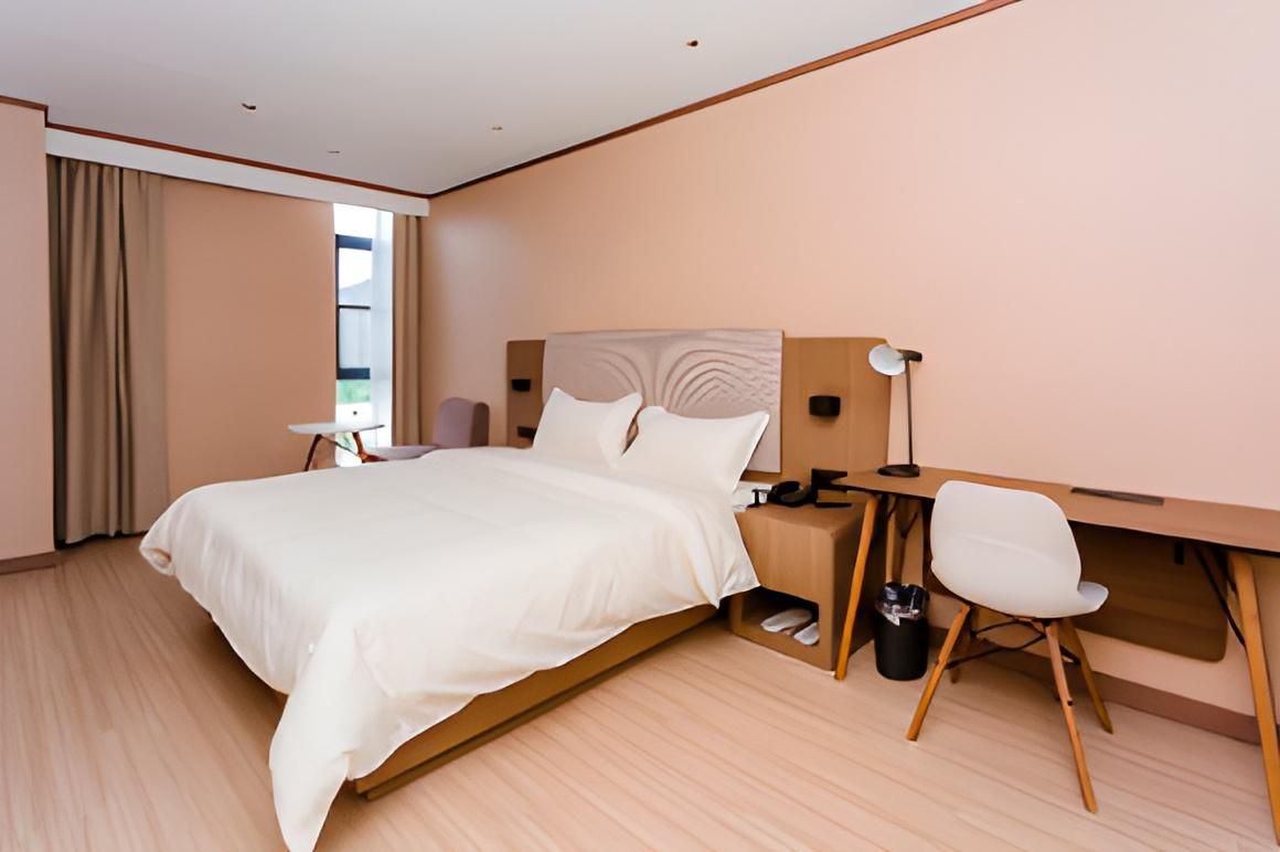 Huazhu - Room With Bed