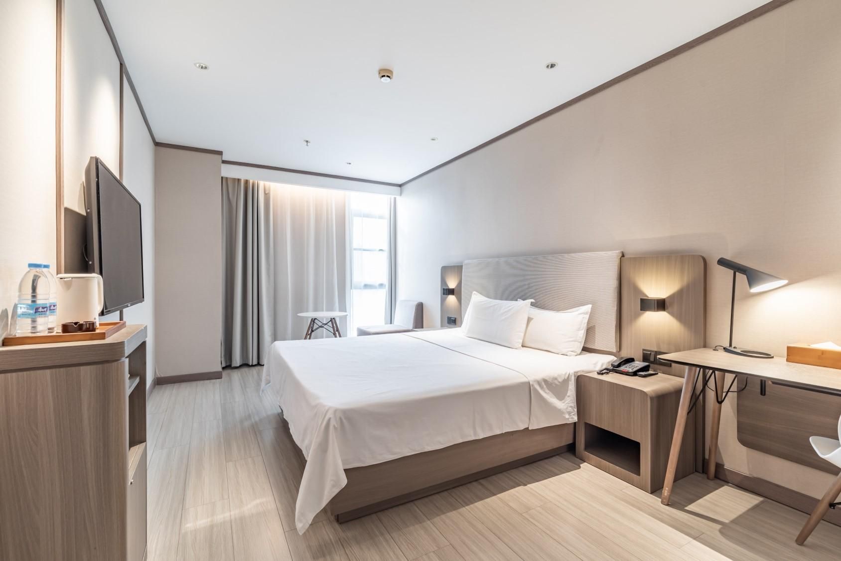 Huazhu - Room With Bed