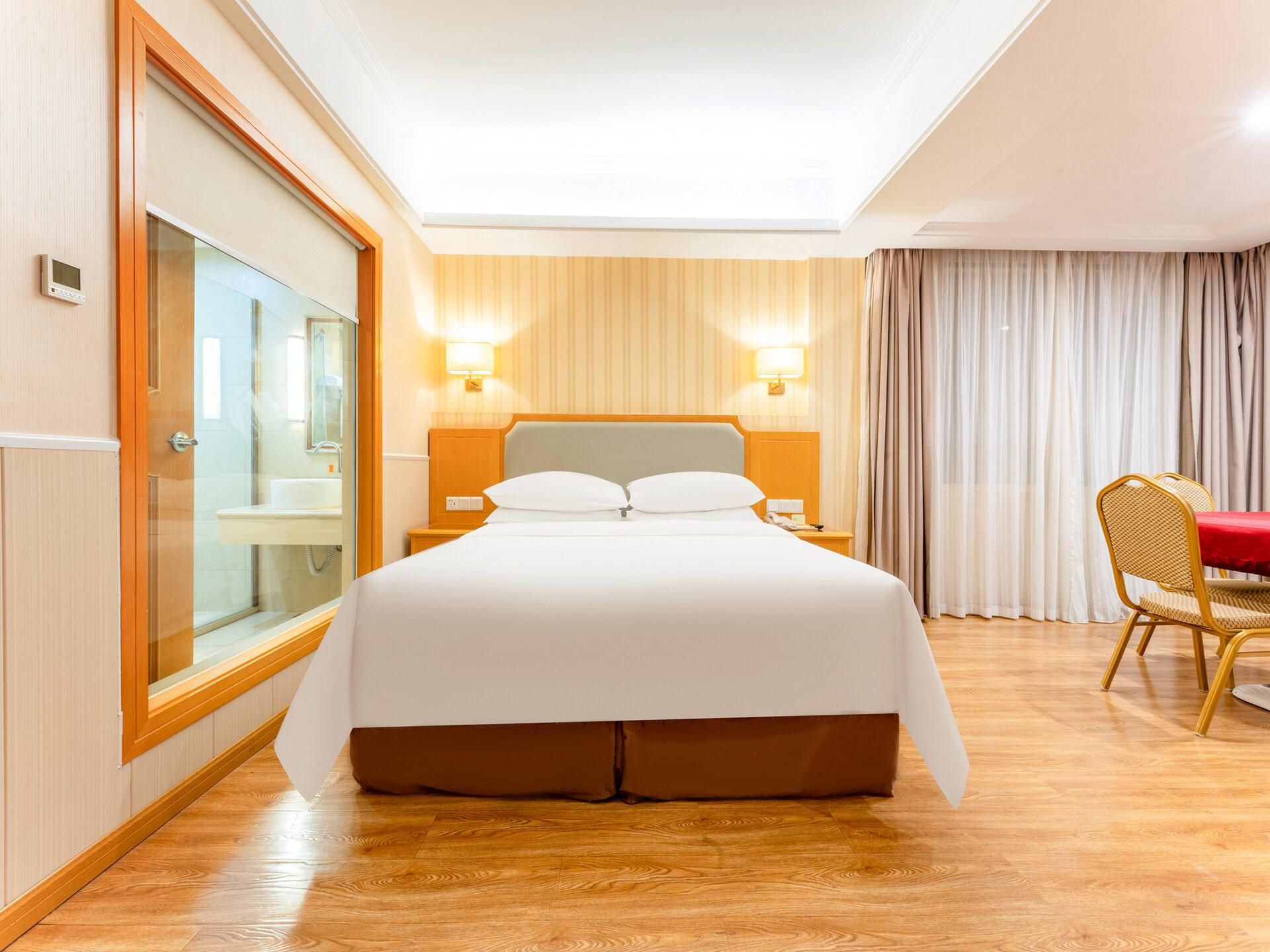 Business King Room