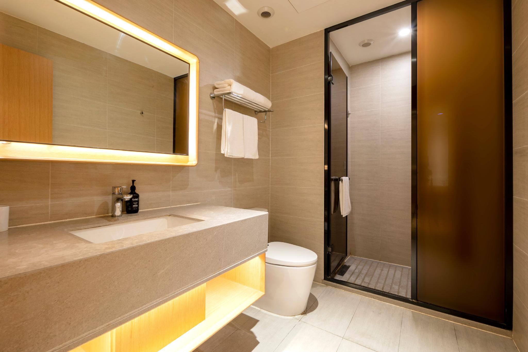 Huazhu - Superior T Bed Room