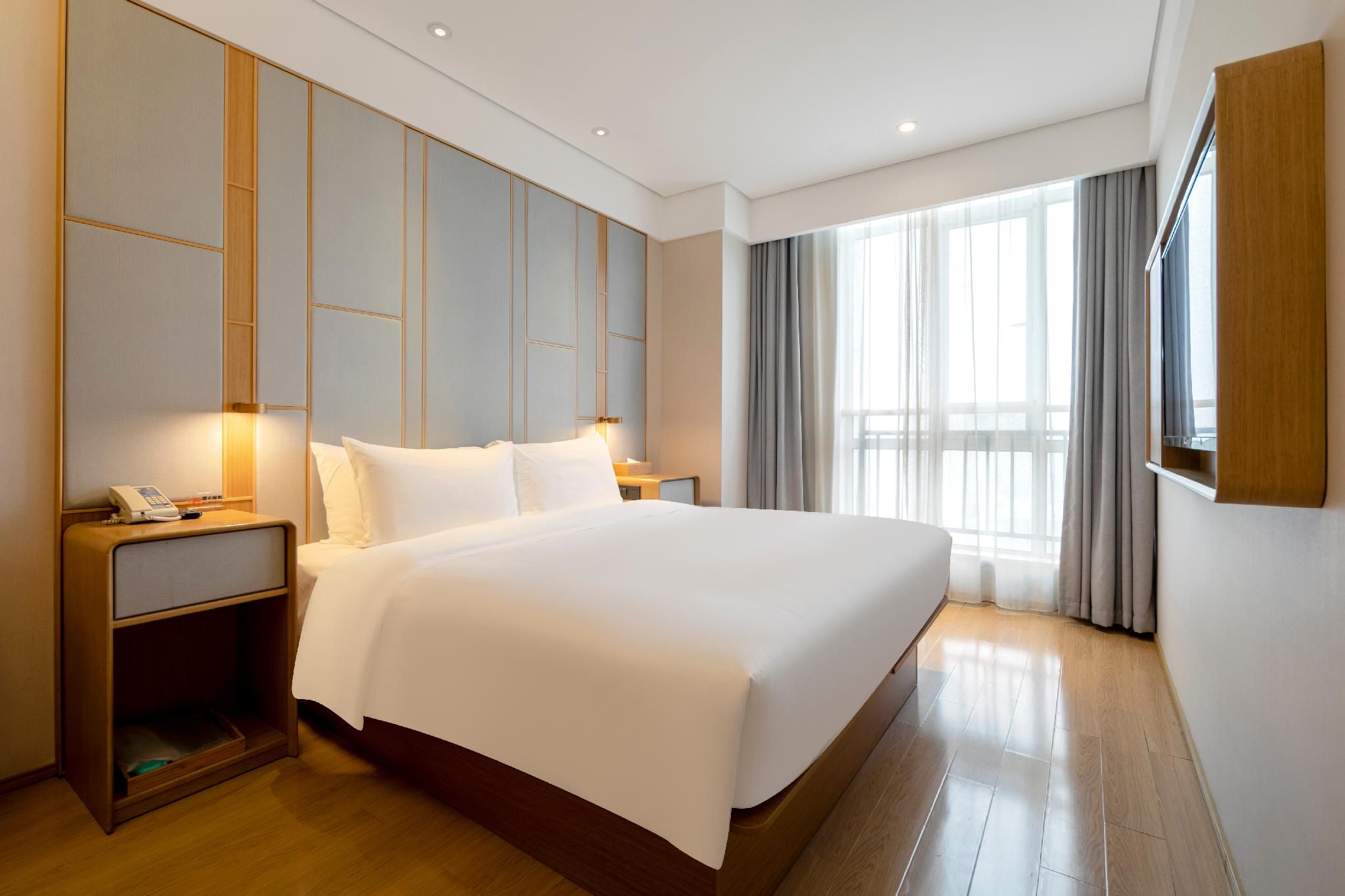 Huazhu - Room With Bed