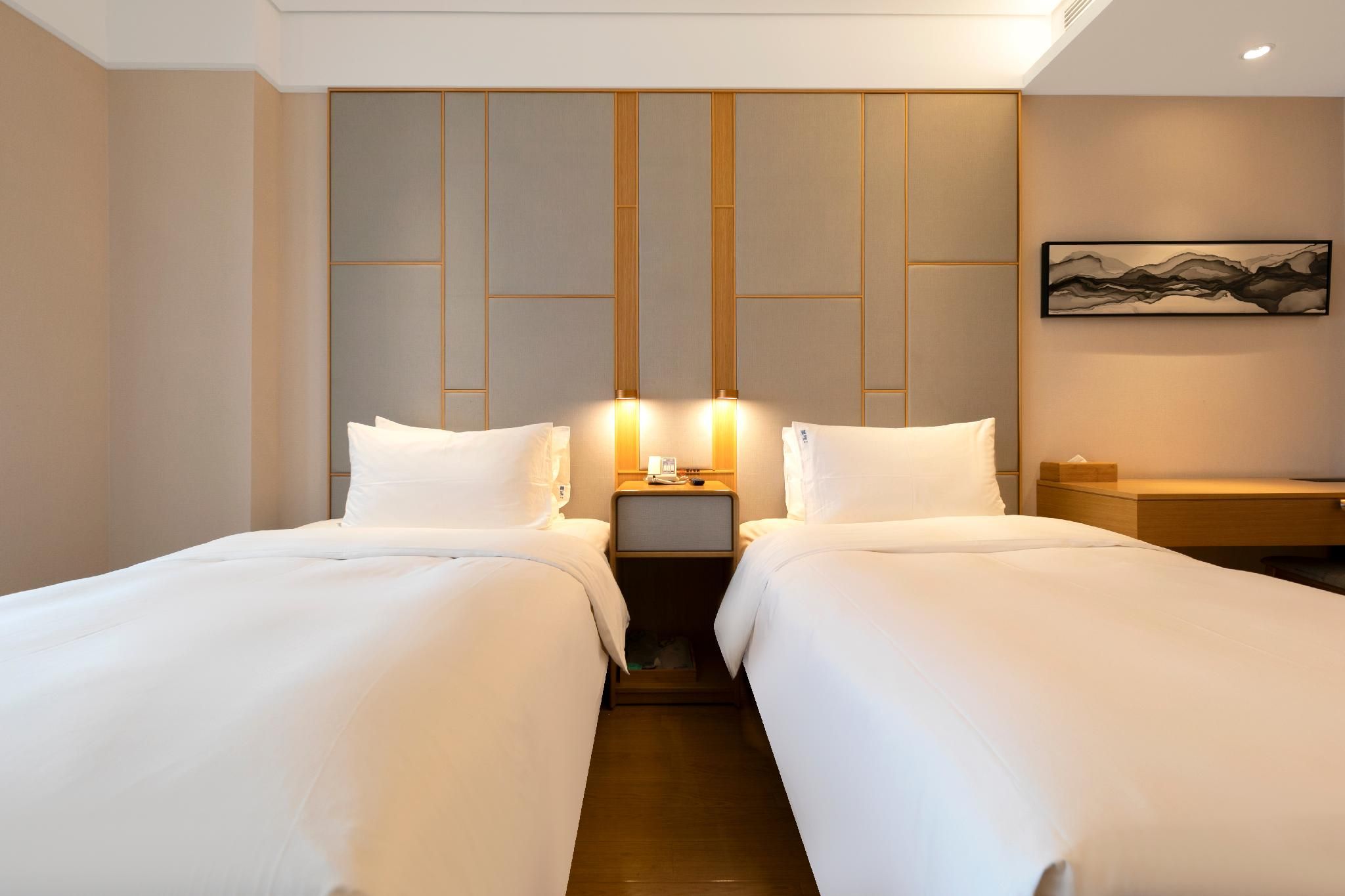 Huazhu - Superior Twin