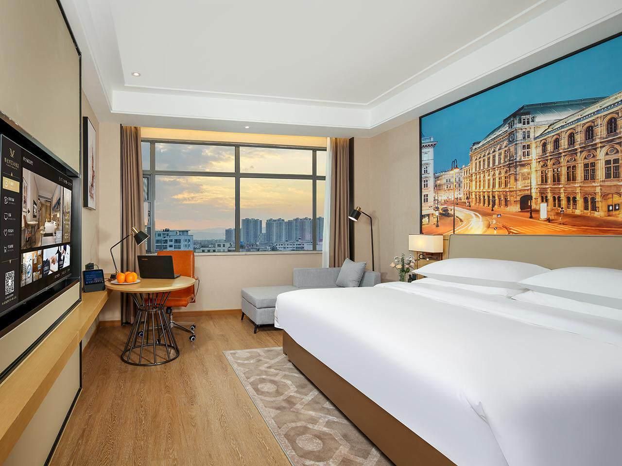 Deluxe Queen Room