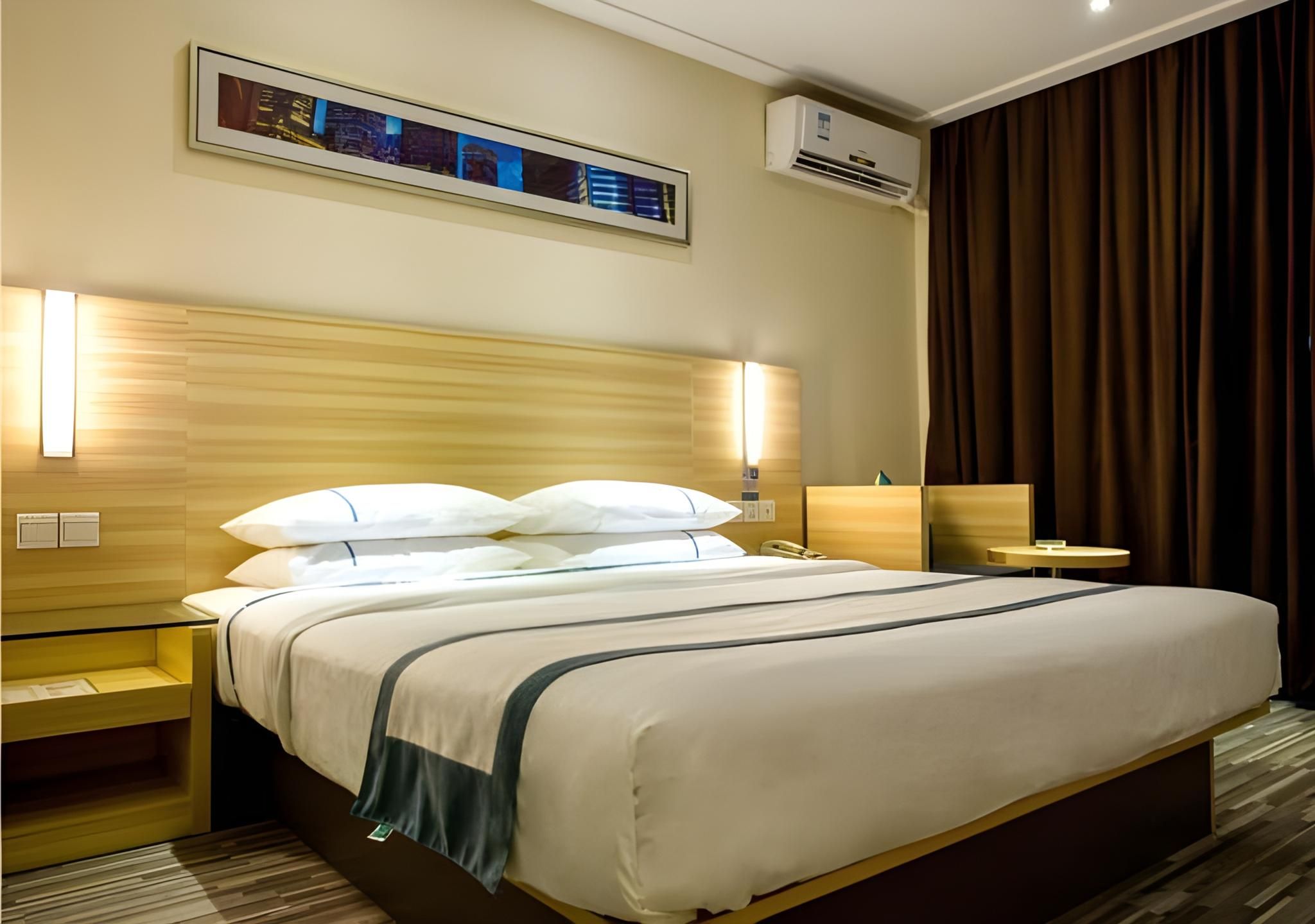 Business Queen Room