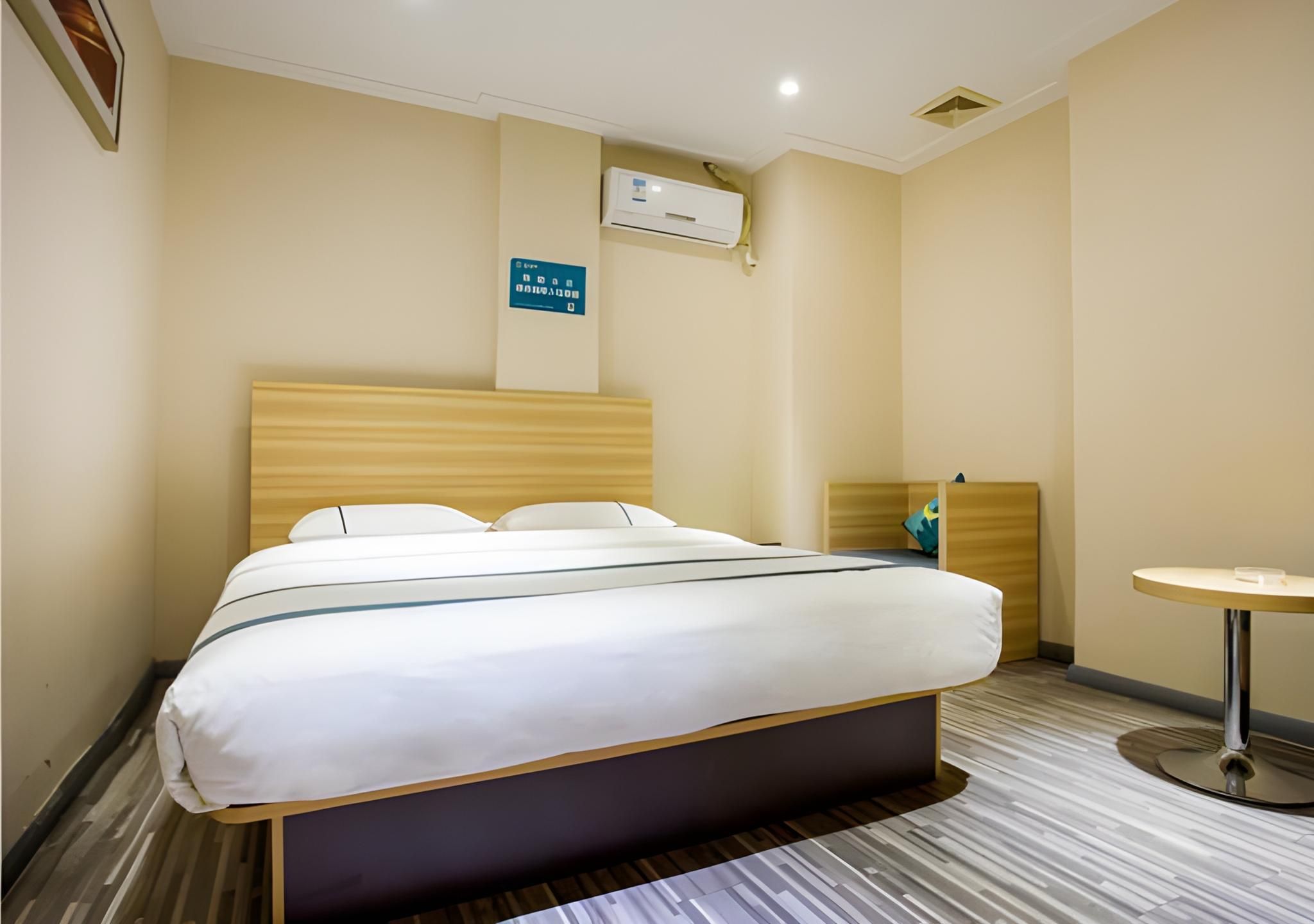 Business Queen Room