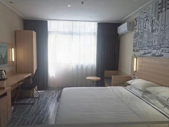 Stand Queen Room