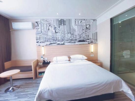 Stand Queen Room