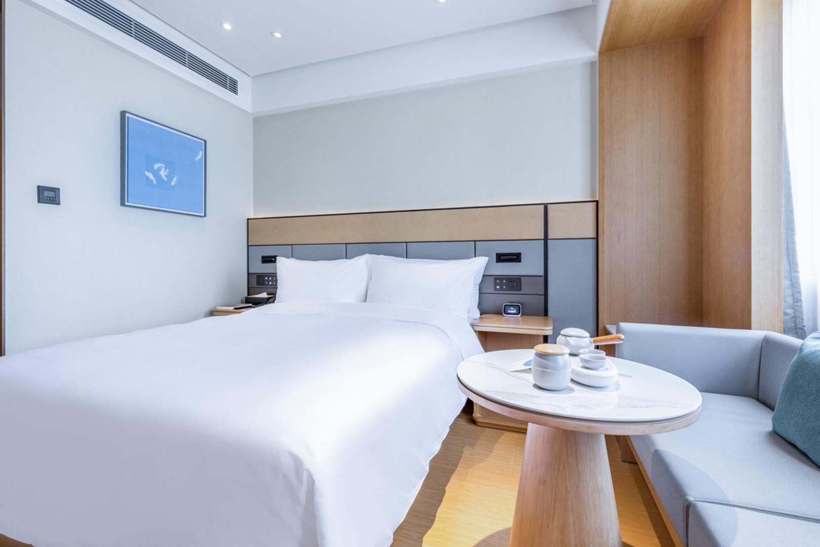 Huazhu - Room With Bed
