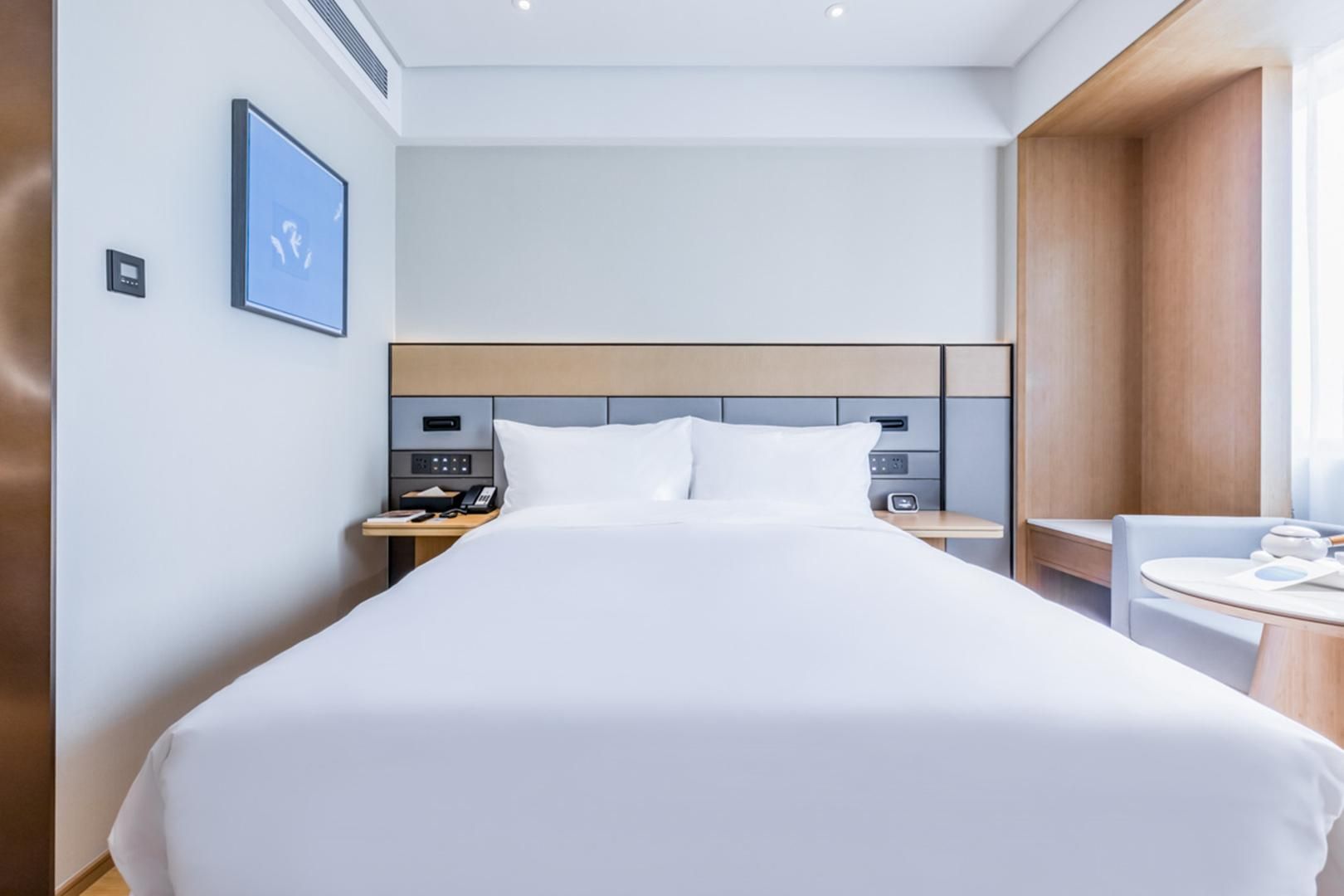 Huazhu - Room With Bed